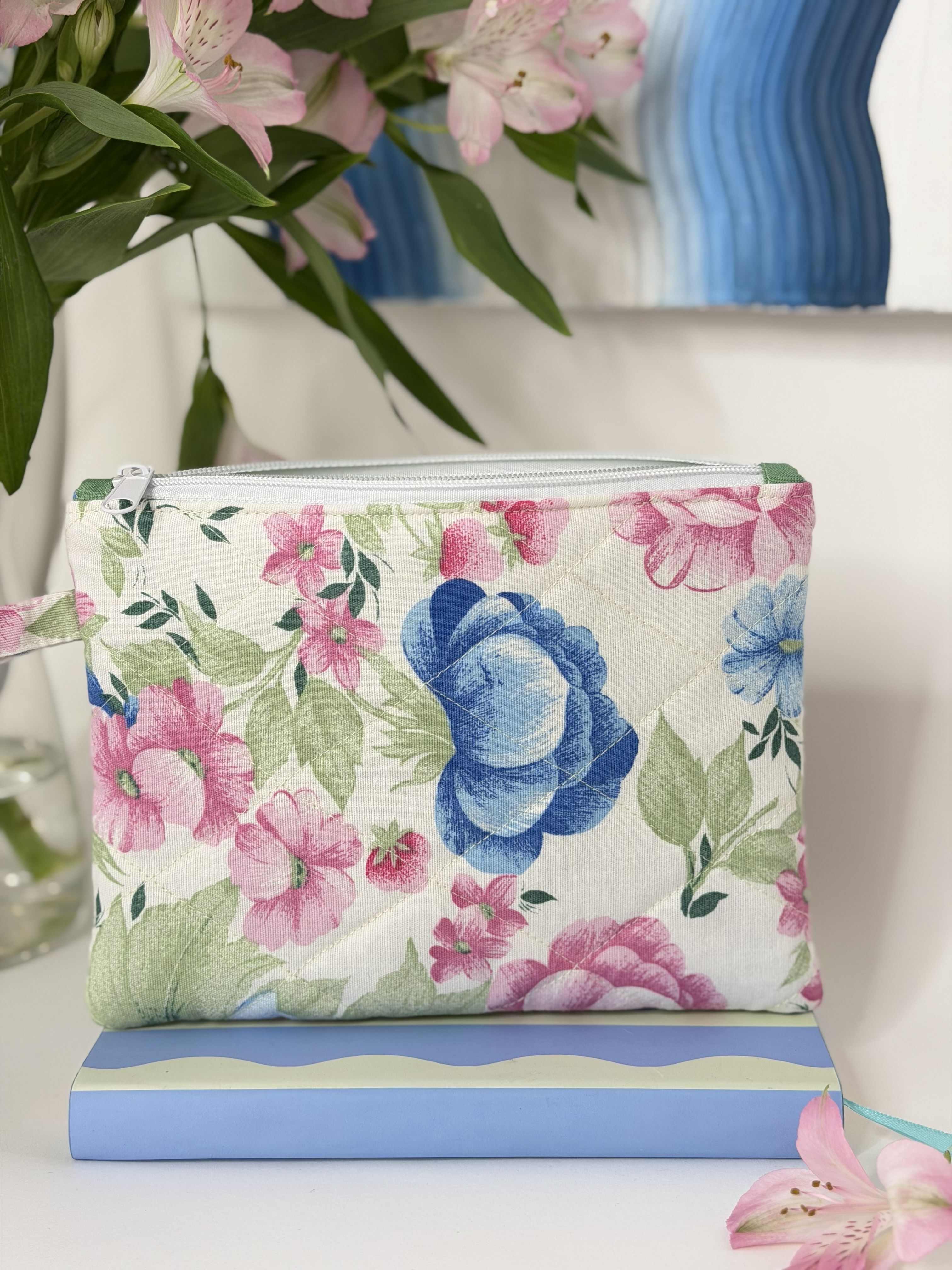 Pikowana MAŁA kosmetyczka Garden Bloom — zdjęcie 1 z 3
