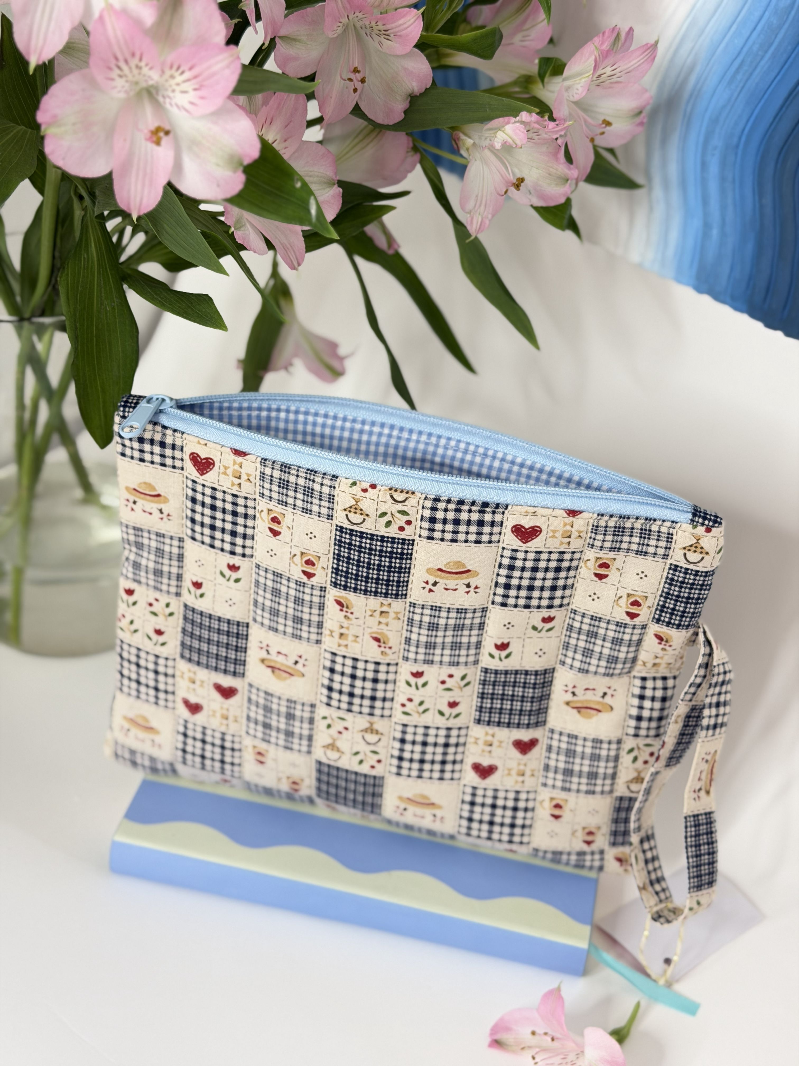 Pikowana DUŻA kosmetyczka Cottage Blue — zdjęcie 1 z 2