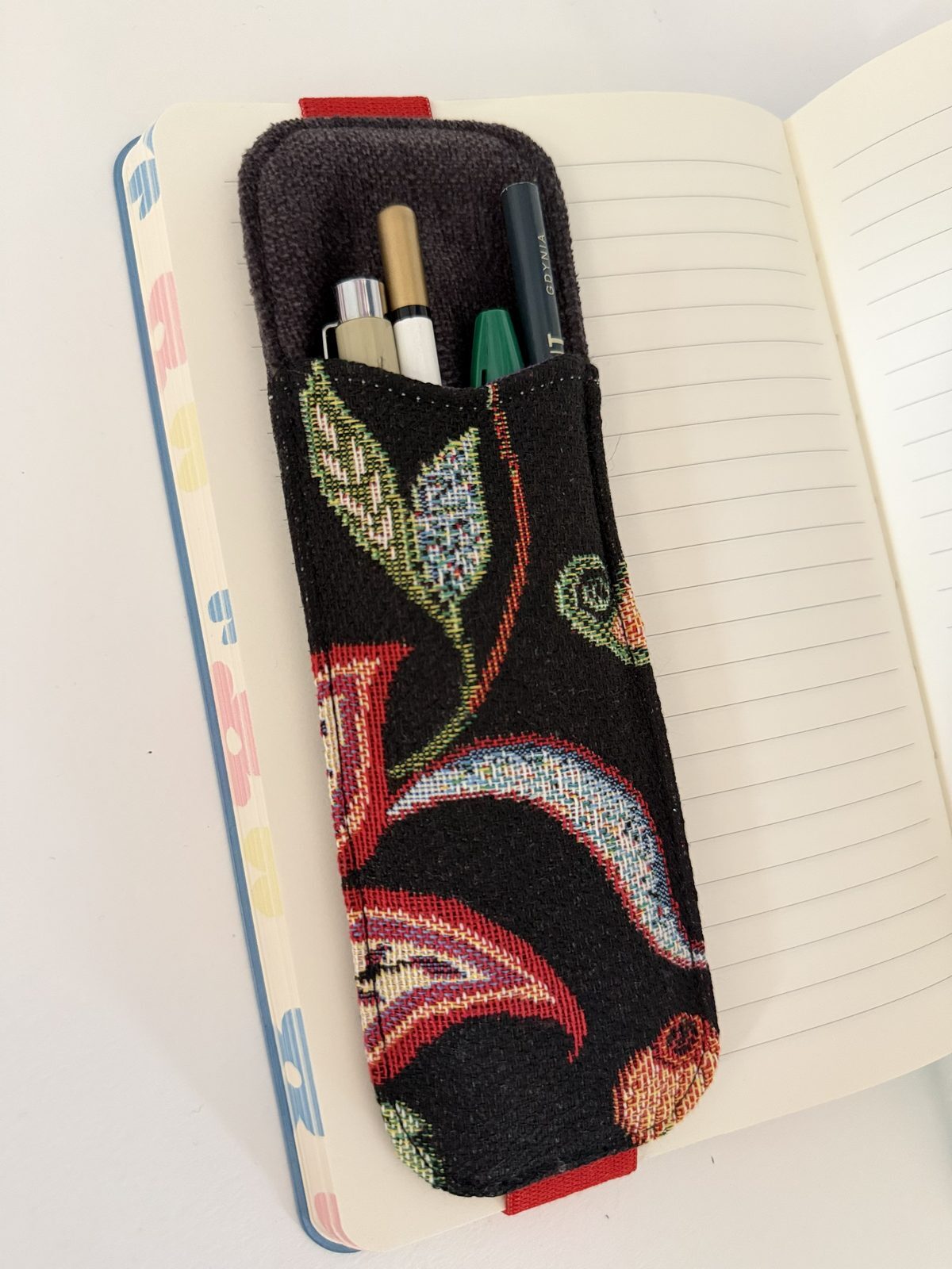 Pen Wave czarny szenil+ kwiaty żakard A5 — zdjęcie 1 z 5